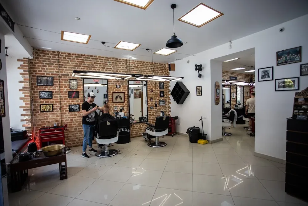 Mane's Club Barbershop - 2